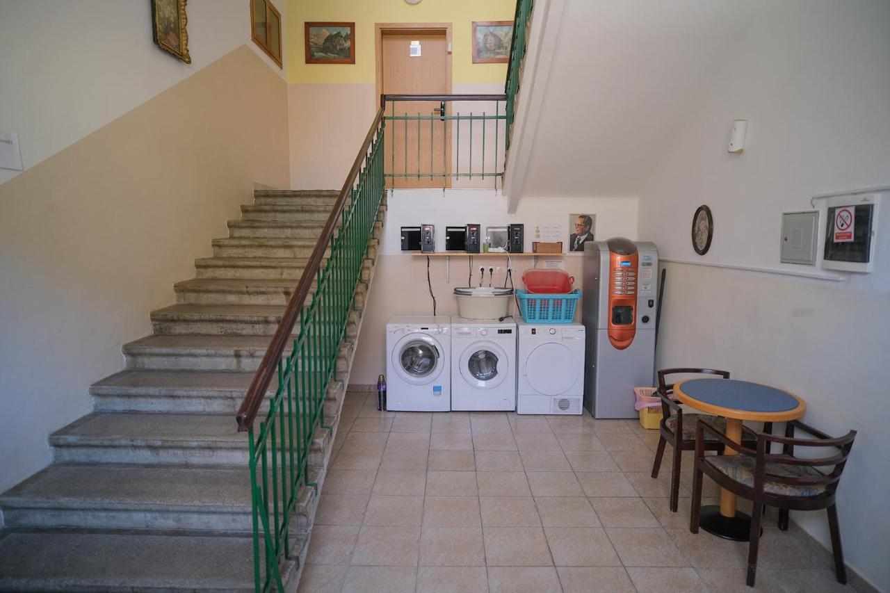 Sostanj Velenje Ravne Sobe Rooms Vrtacnik D O O Exterior photo