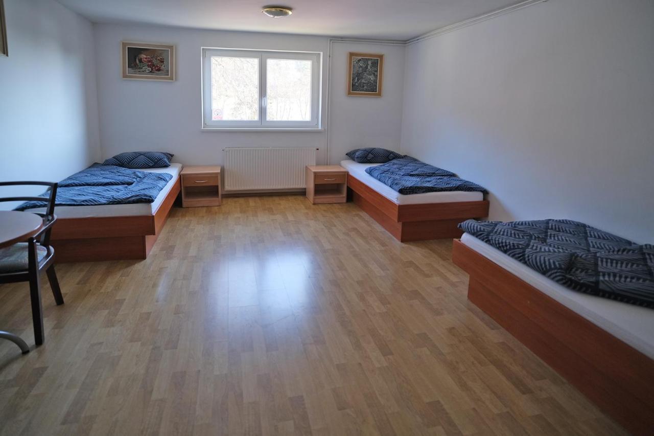 Sostanj Velenje Ravne Sobe Rooms Vrtacnik D O O Exterior photo
