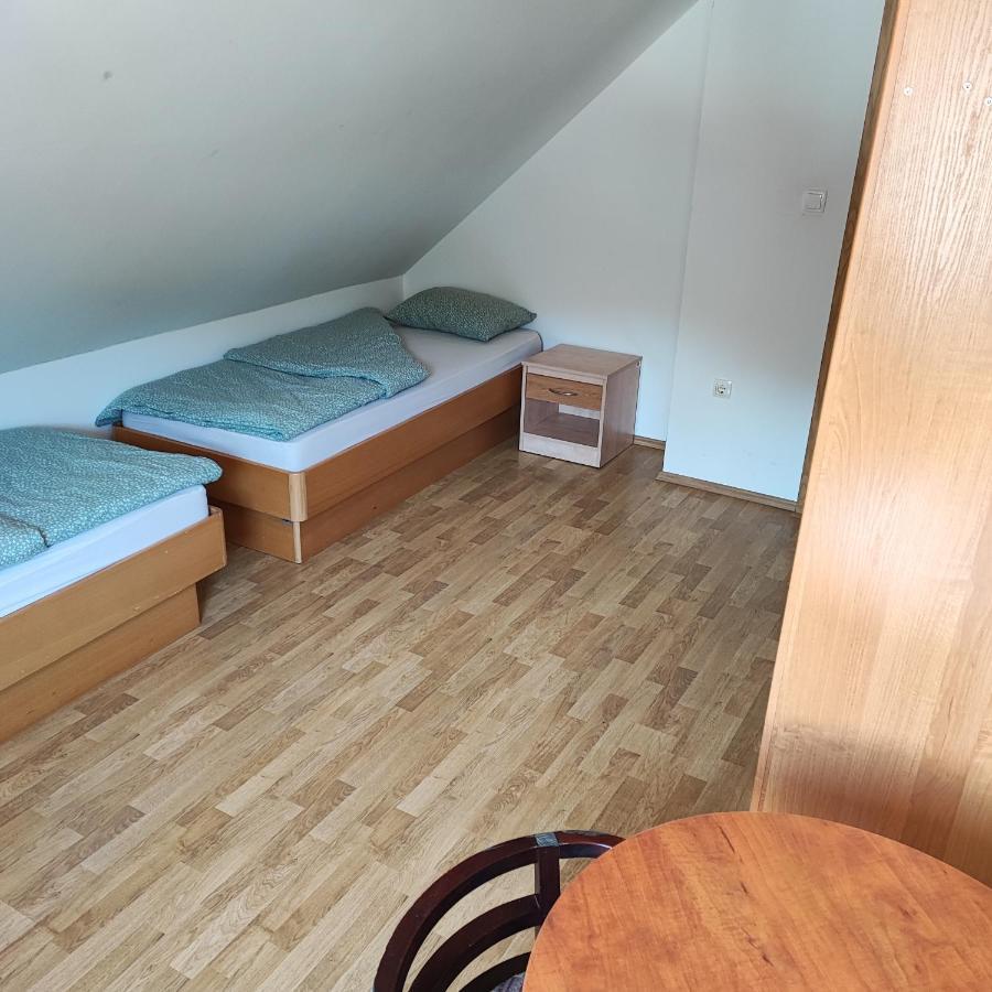 Sostanj Velenje Ravne Sobe Rooms Vrtacnik D O O Exterior photo