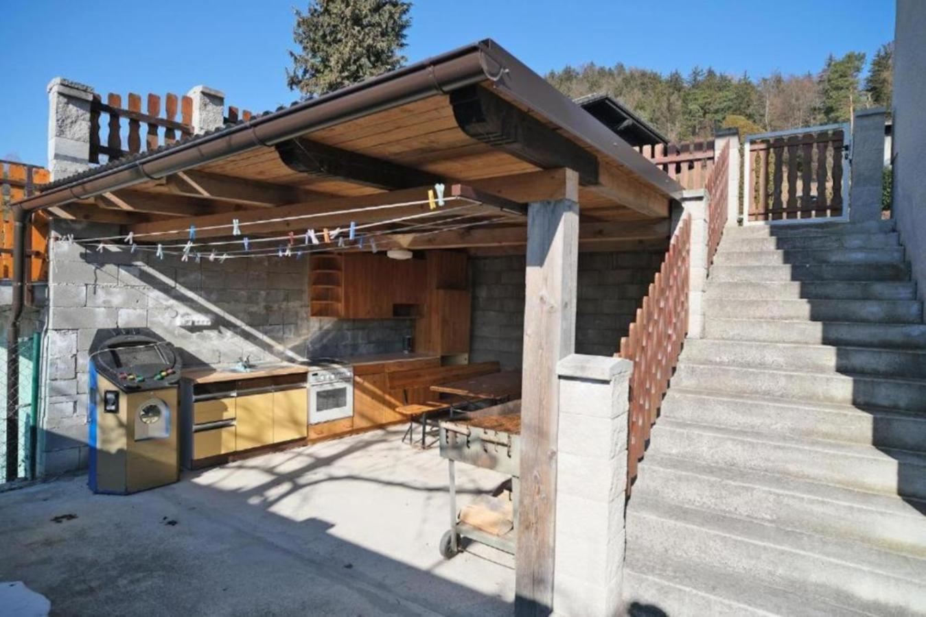 Sostanj Velenje Ravne Sobe Rooms Vrtacnik D O O Exterior photo