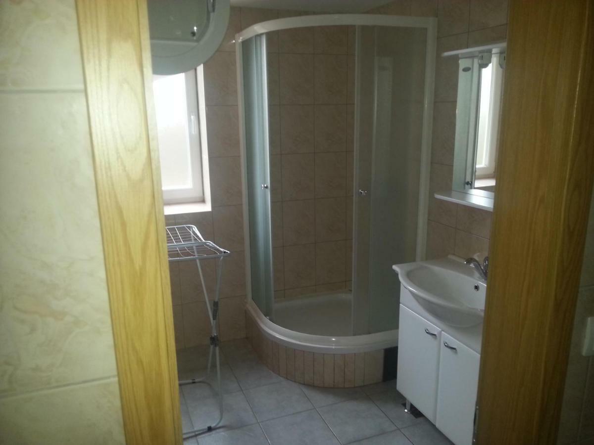 Sostanj Velenje Ravne Sobe Rooms Vrtacnik D O O Exterior photo